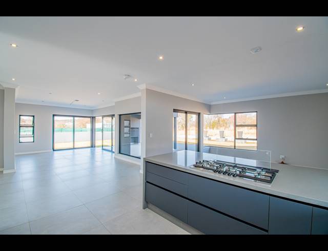 4 BEDROOM GATED ESTATE FOR SALE IN WATERLAKE FARM LIFESTYLE ESTATE